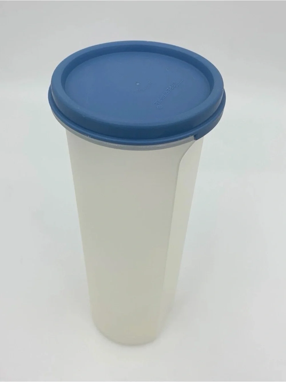 N/A vintage tupperware